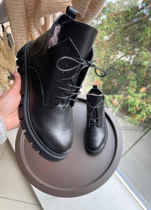 Женские черные зимние ботинки на шнурках натуральная кожа7 фото