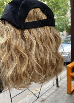 Кепка с волосами ,парик,шиньон