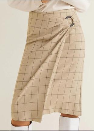 Классическая бежевая юбка миди в клетку на запах mango карандаш1 фото