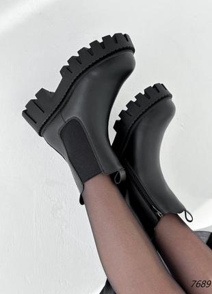 Черные натуральные кожаные зимние ботинки челси с резинками на резинках толстой подошве кожа зима