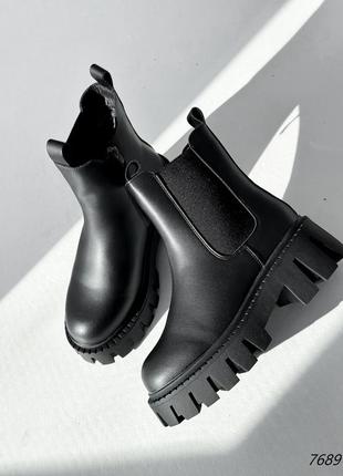 Чорні натуральні шкіряні зимові черевики челсі з резинками на резинках товстій підошві зима шкіра4 фото