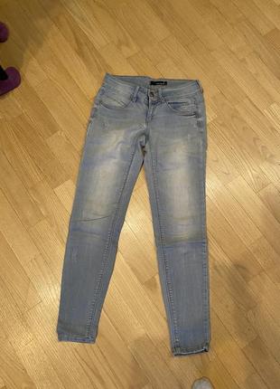 Джинсы скинни