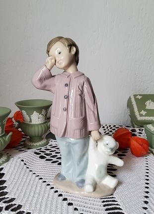 Статуетка хлопчика з ведмедиком nao by lladro порцеляна