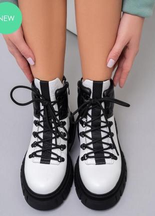 Черно-белые теплые ботинки на меху2 фото