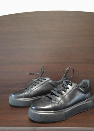 Натуральные кожаные кроссовки 38 размер белые и черные6 фото
