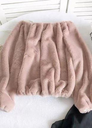 Теплая плюшевая кофта свитер с открытыми плечами махровая с рукавами фонариками оверсайз свободного кроя на резинке