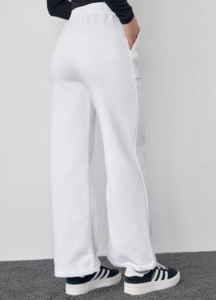 Трикотажні жіночі штани на флісі з накладними кишенями.4 фото
