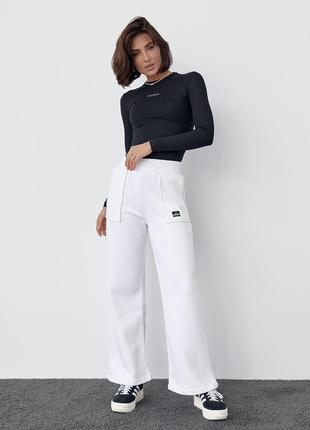 Трикотажні жіночі штани на флісі з накладними кишенями.2 фото