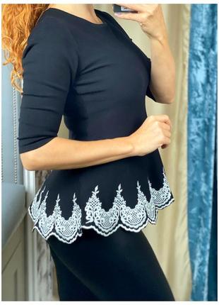 Базовая кофточка/блузка с ажурной баской