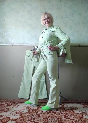 Вельветовый брючный костюм зелёный лайм: куртка и джинсы3 фото