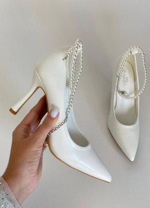 Туфли белые на каблуке женские нарядные, экокожа4 фото