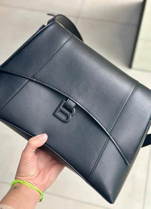 Чорна шкіряна сумка-тансиага balenciaga 32 см