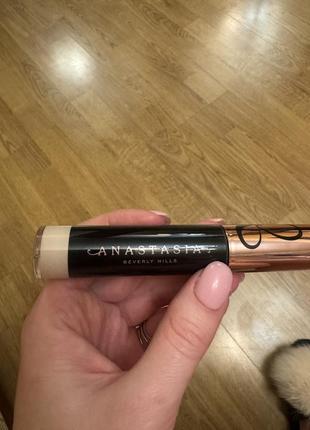 Anastasia beverly hills magic touch concealer тон 22 фото