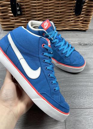 Жіночі оригінальні кросівки nike