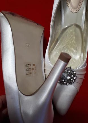 Белые атласные свадебные туфли в подарок для навесте защитника р 36 374 фото