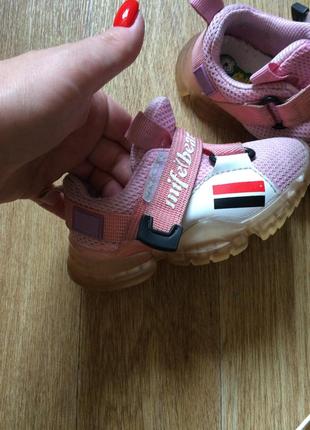 Кроссовки на девочку 24