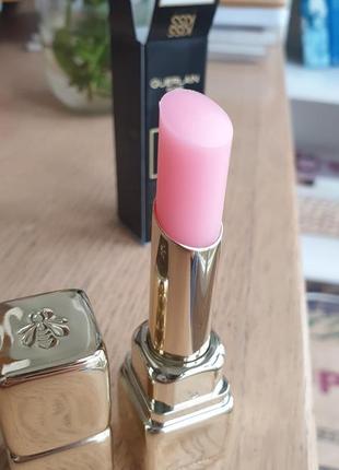 Guerlain kisskiss bee glow питательный и увлажняющий бальзам для губ2 фото