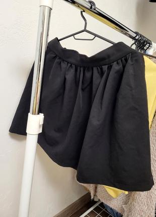 Базовая черная мини юбка-колокол размер м3 фото