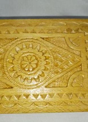 Шкатулка деревянная резьбовая с откидной крышкой. 14,5х9,5х7см.