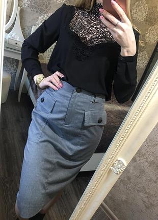 Черная блузка с ажурной вышивкой