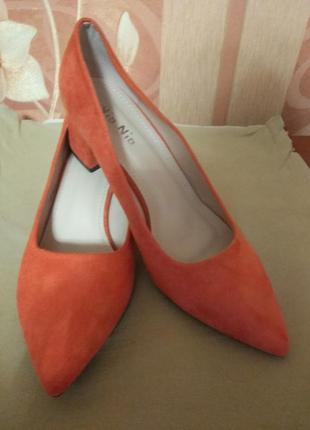 Замшеві туфлі кольору оранж