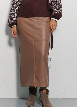 Женская кожаная удлиненная юбка карандаш длиной миди с разрезом сзади2 фото