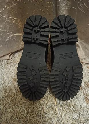 Черные высокие ботинки со шнуровкой5 фото
