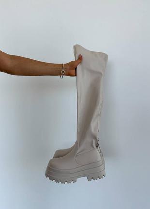 Крутые ботфорты на высокой подошве