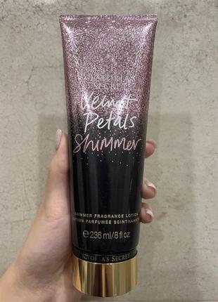 Лосьон для тела с шиммером victoria’s secret velvet petals shimmer fragrance lotion #разгрузкой2 фото