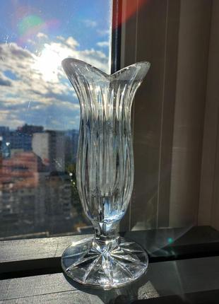Ваза в виде тюльпана из хрусталя