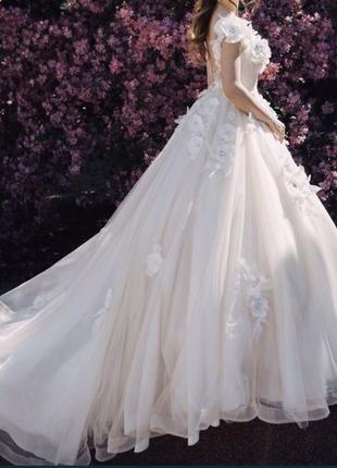 Весільна пишна сукня з квітами і відкритою спиною , розмір s2 фото