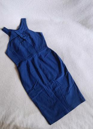 Женское платье футляр синего цвета без рукавов