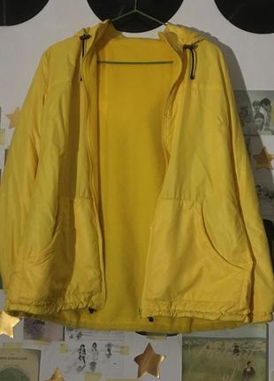 Женская желтая легкая курточка на весну/осень