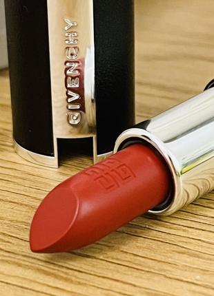 Оригінал givenchy le rouge interdit intense silk помада для губ 37 оригинал помада для губ