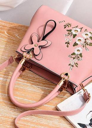 Модна жіноча сумка з вишивкою квітами, сумочка на плече вишивка квіточки рожевий2 фото