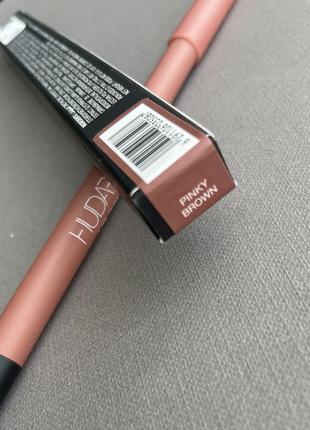 Стійкий автоматичний олівчик до губ huda beauty з точилкою5 фото