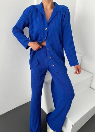 Трендовий костюм зі смужкою оверсайз кофта сорочка на ґудзиках в'язка подовжена вільного крою штани з високою посадкою палаццо кльош на резинці