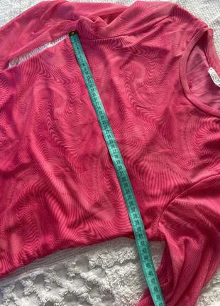 Яркое розовое мини платье с длинным рукавом со сборкой по бокам9 фото