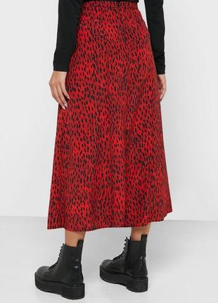 Эффектная длинная юбка в красный леопард с разрезами4 фото