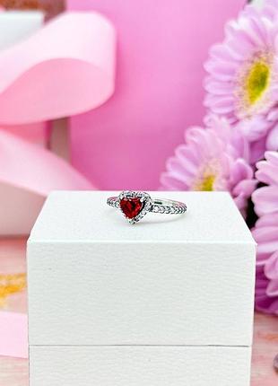 Серебряная кольца красное сердце
