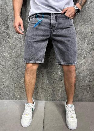 Серые джинсовые шорты мужские