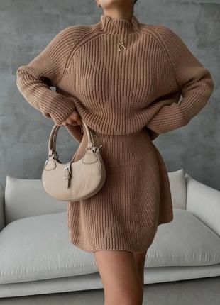 Костюм (свитер + юбка)