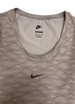 Монограмная укороченная футболка кроп топ nike оригинал2 фото