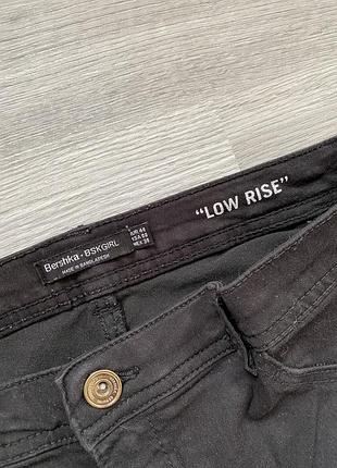 Джинсы bershka