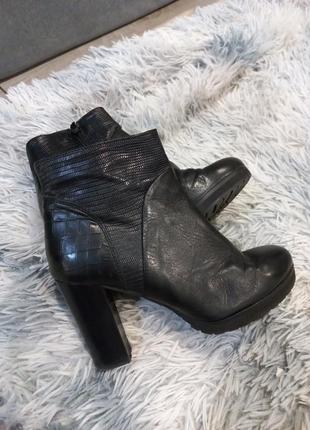 Кожаные ботинки,фирменные