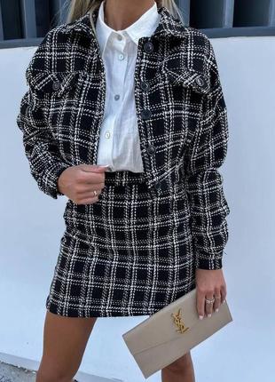 Твидовый костюм в клетку укороченный жакет пиджак короткая юбка мини карандаш комплект стильный трендовый черный4 фото