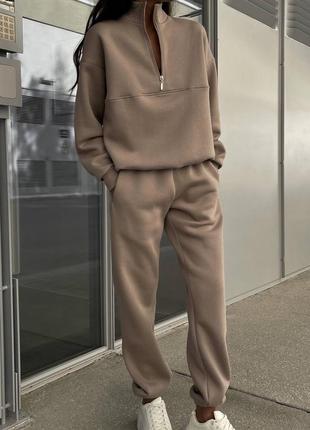 Спортивний теплий на флісі костюм жилетка безрукавка оверсайз штани прямі широкі джогери по фігурі кофта толстовка довга худі комір змійка