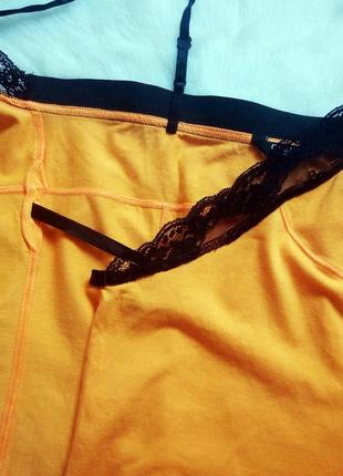 Оранжевая майка блуза в бельевом стиле на запах с черным гипюром кружевом на запах топ guess5 фото