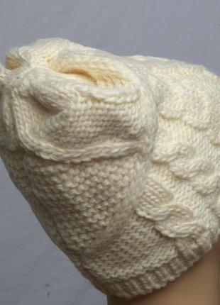 Вязаная шерстяная шапка зимняя на флісе молочная ар604 фото