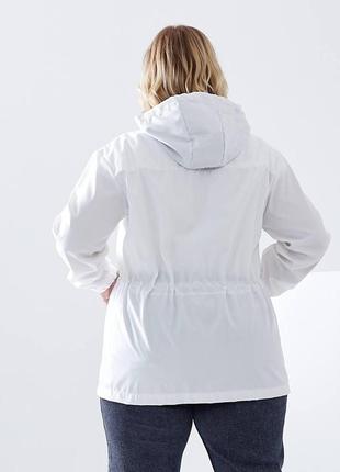 Куртка ветровка легкая белая женская стильный дождевик.5 фото